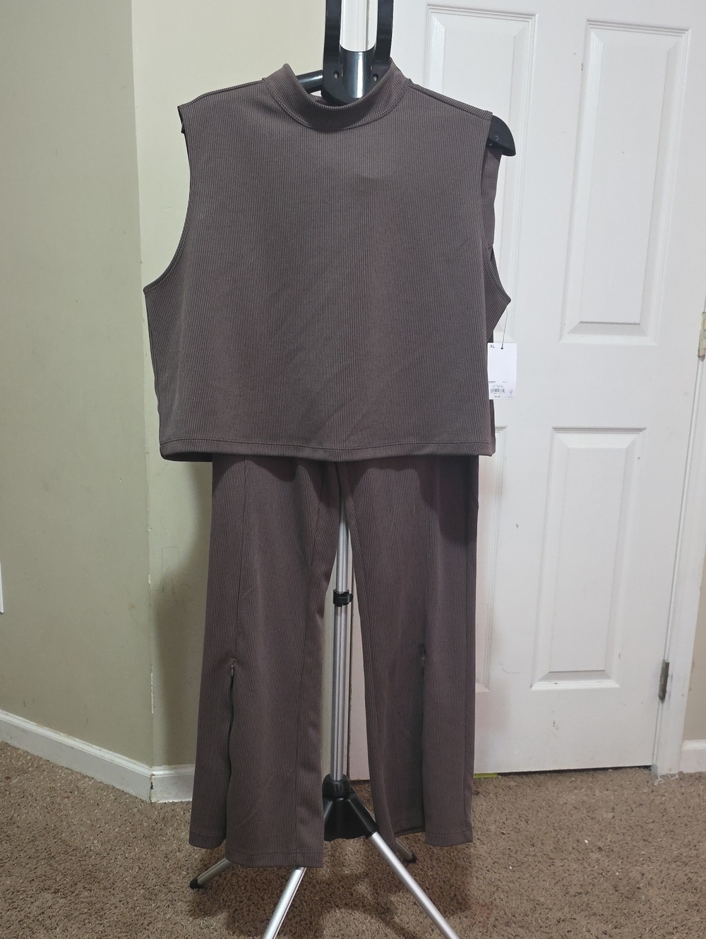 Sleeveless Mock Neck Crop Top & Wide-Leg Pants Set — Brown